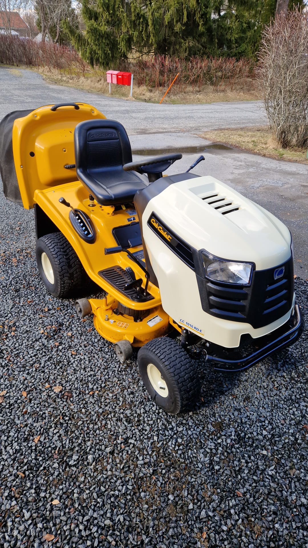 Cub cadet keräävä leikkuri  Hydro
