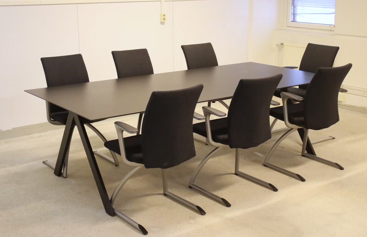 Neuvotteluryhmä 240cm x 110cm pöytä ja 7kpl Håg H04 Communication