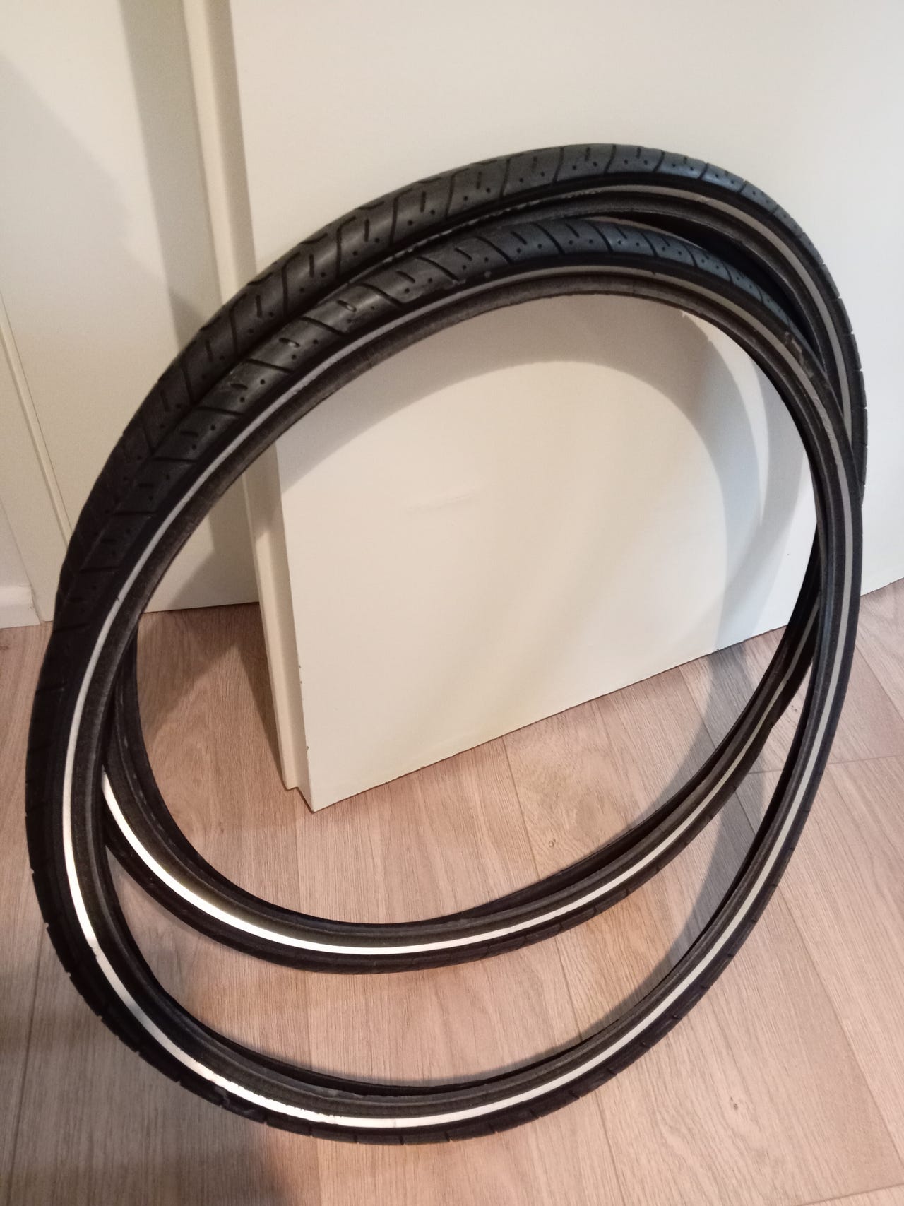 Polkupyörän renkaat 24 x 1.25 uudet renkaat