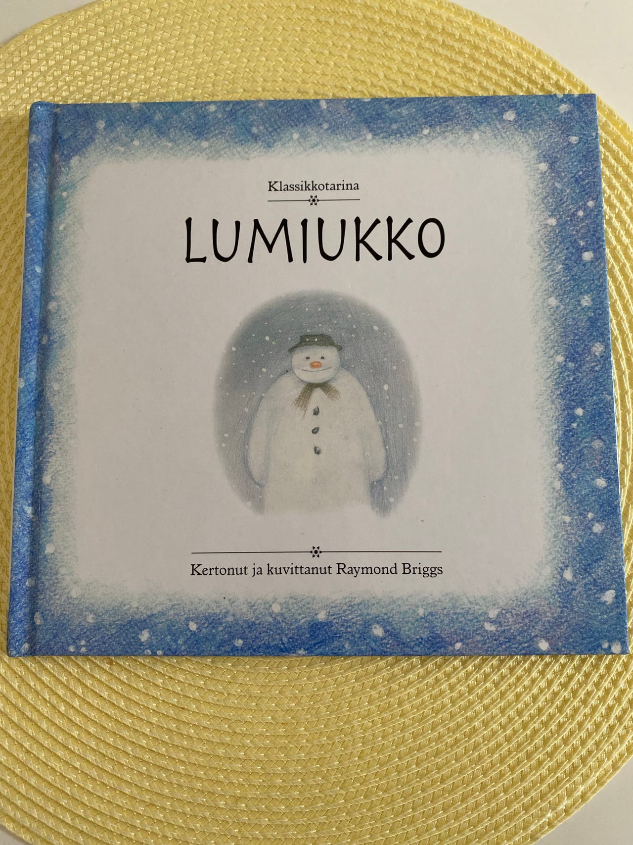 Raymond Briggs Lumiukko lastenkirja kovakantinen