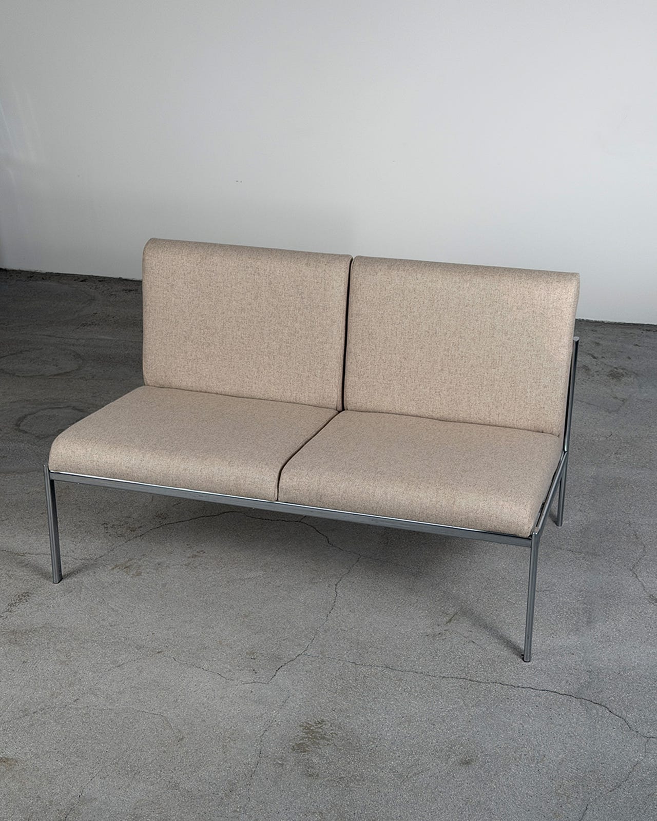 Beige Kiki 2-istuttava sohva — Ilmari Tapiovaara / Artek
