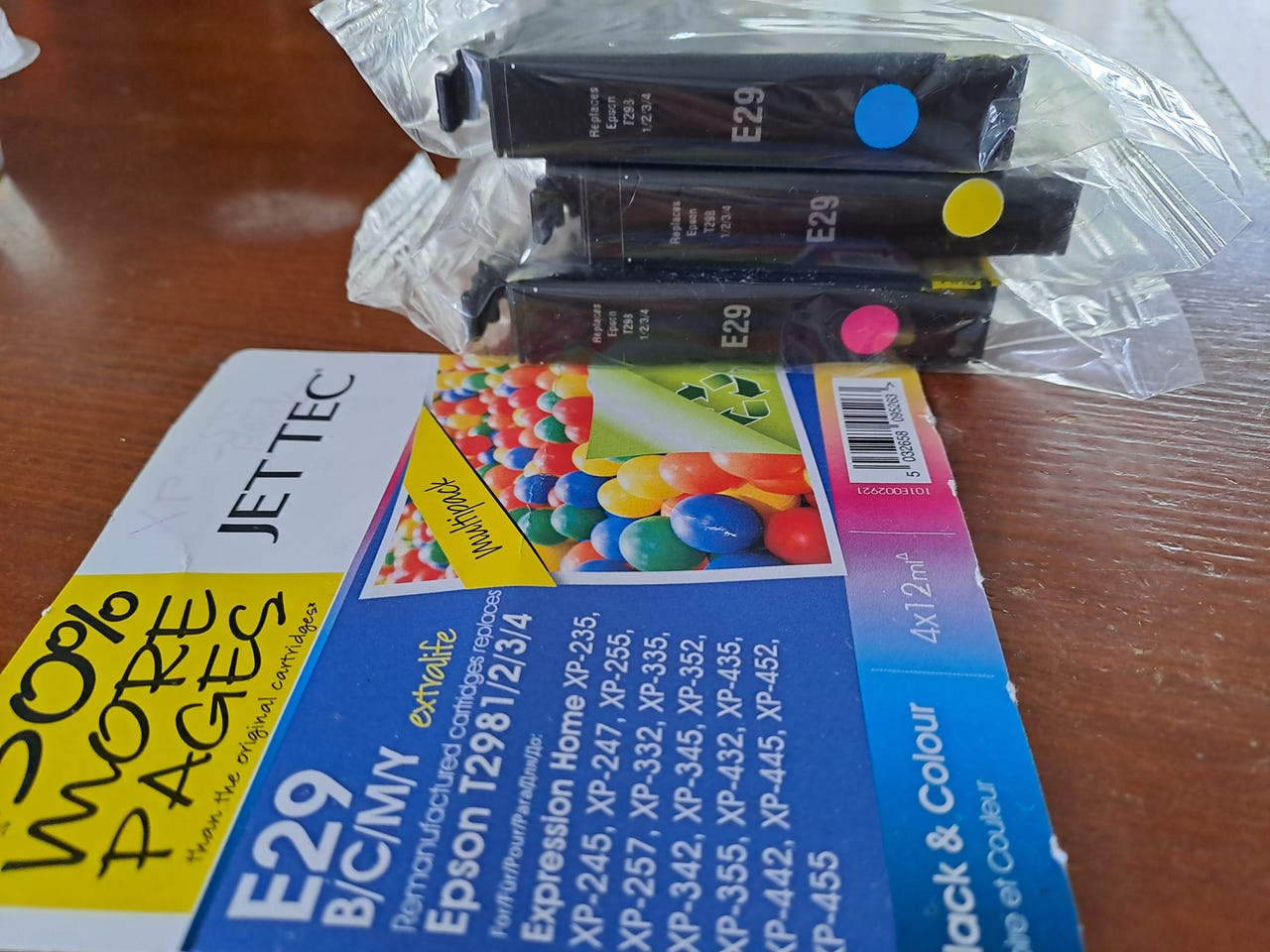 3 Epson väri mustekasetit