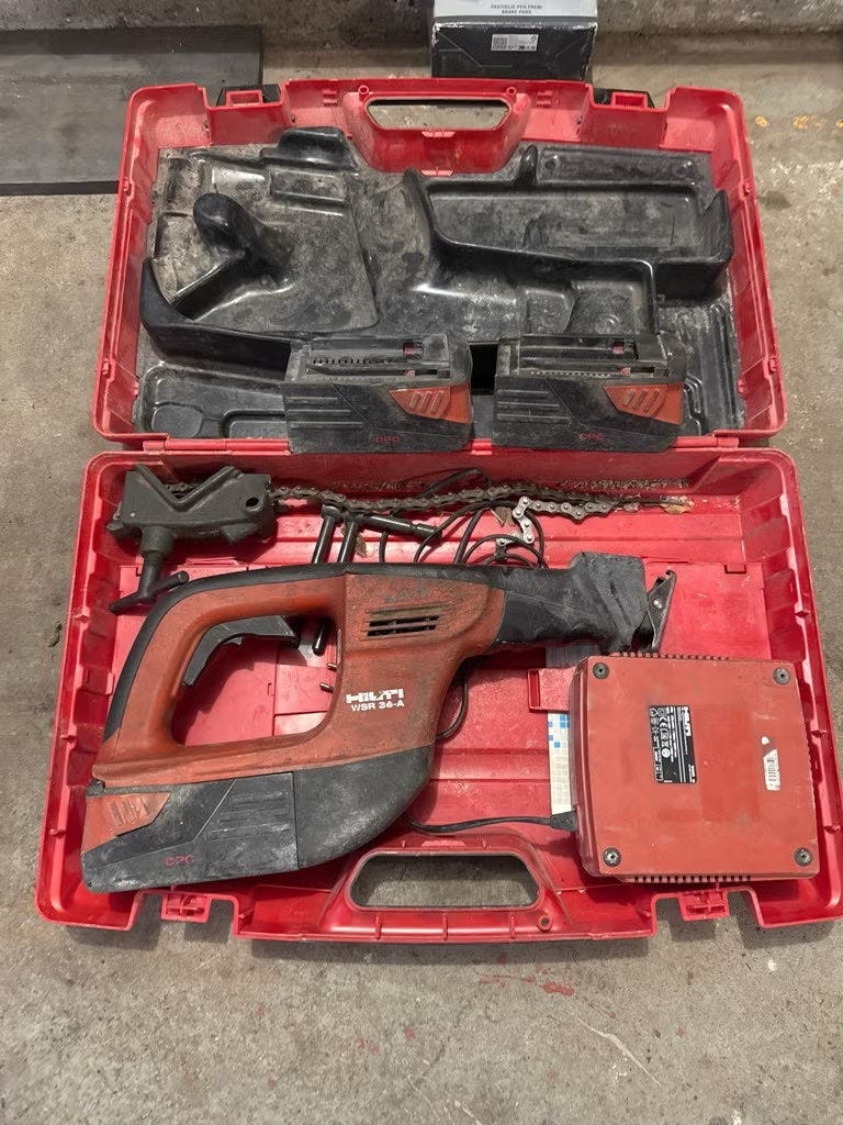 Hilti akkupuukkosaha