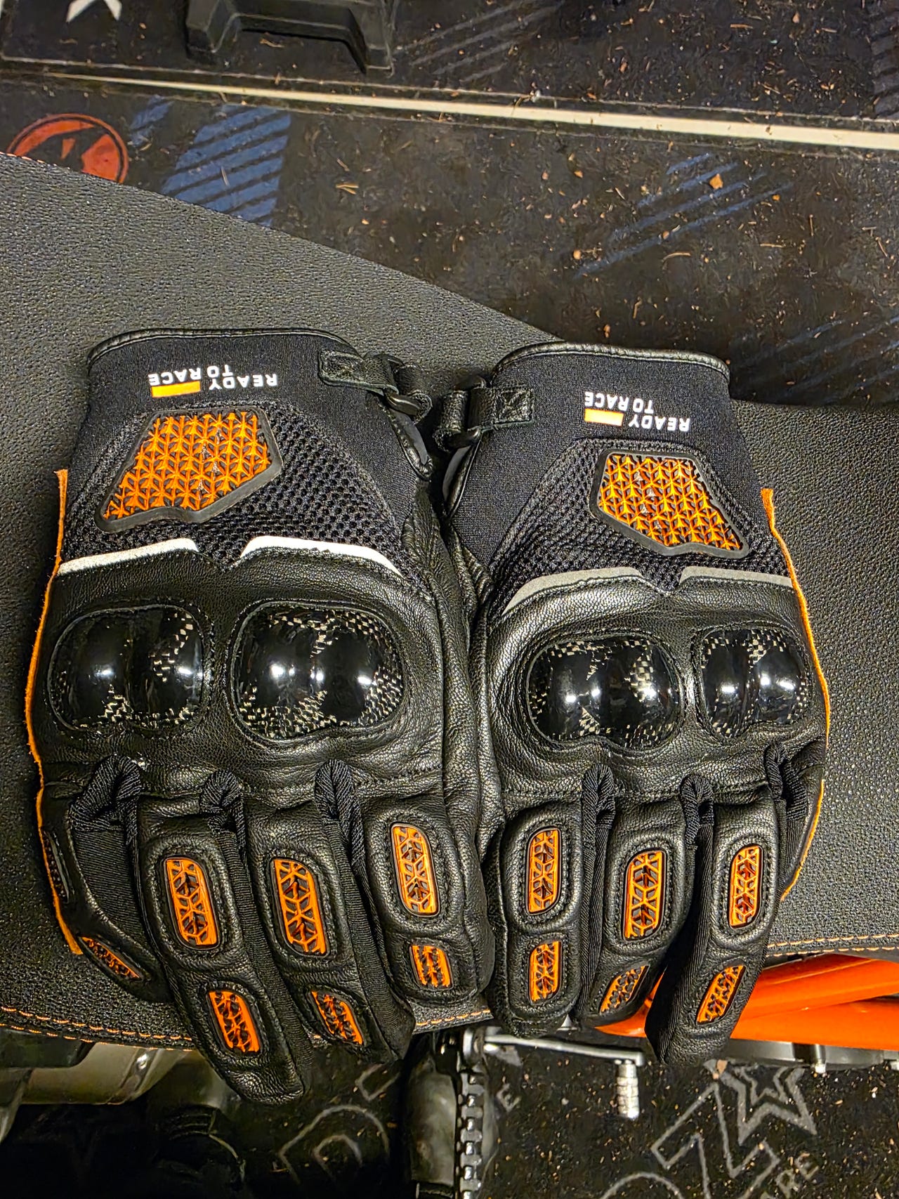 KTM ajohanskat koko 10