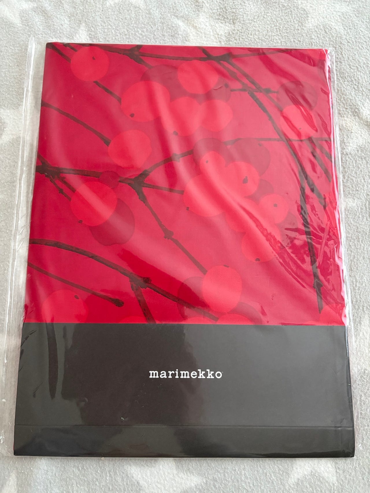 Marimekko Lumimarja kaitaliina 50x160 cm punainen