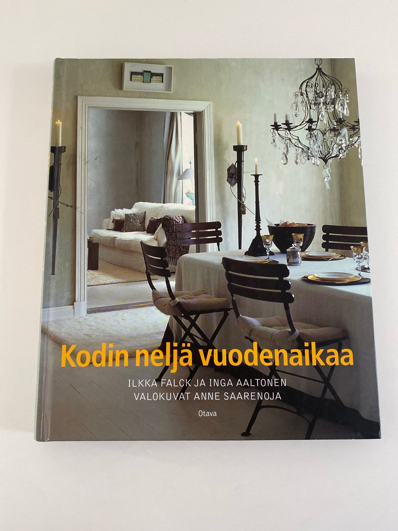 Kodin neljä vuodenaikaa - sisustuskirja
