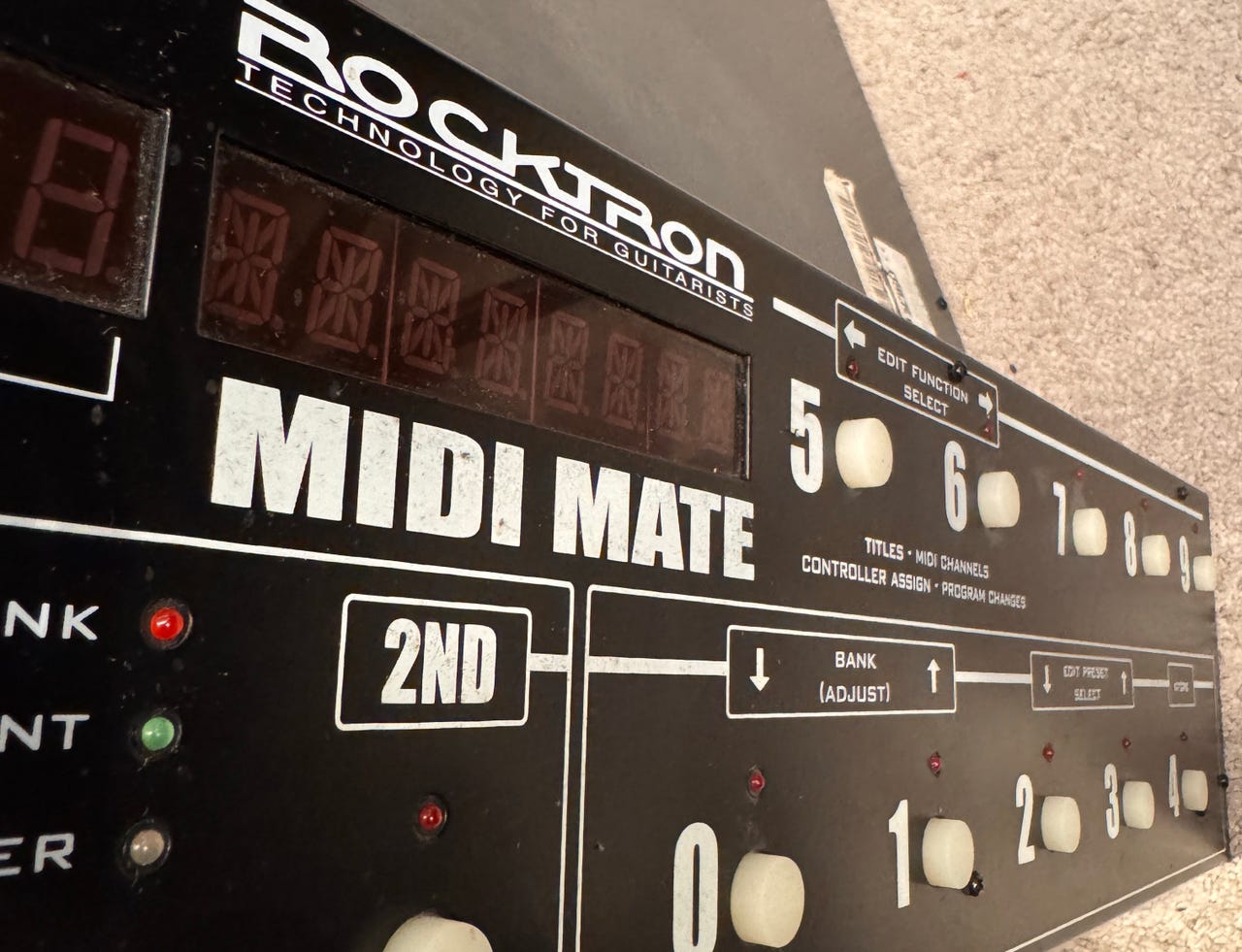 Rocktron MIDI Mate kitaran MIDI-jalkakytkin | Tori