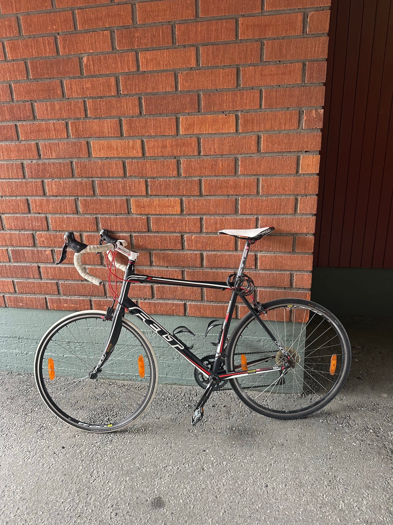 Felt z85 maantiepyörä