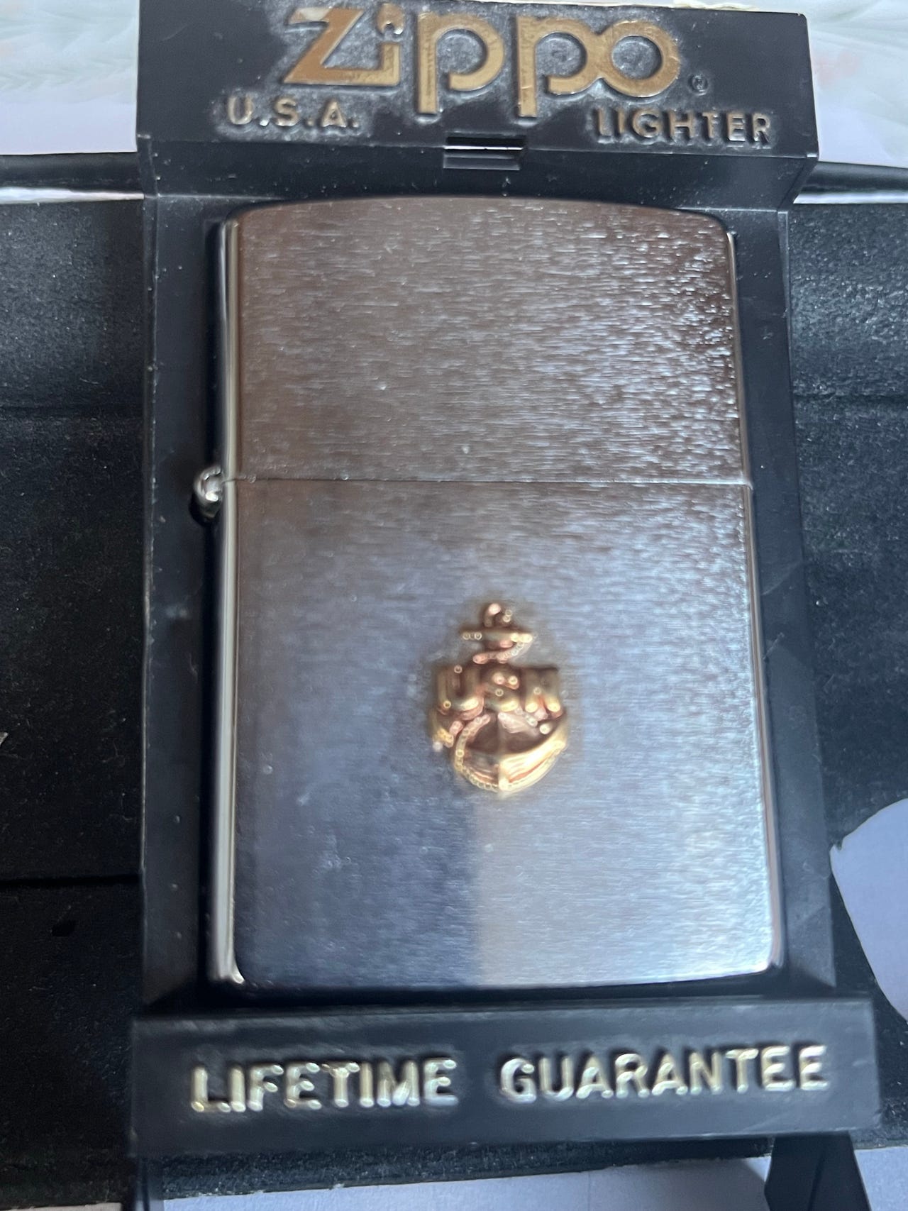 Zippo bensiinisytytin metallinen ankkurikoristeella