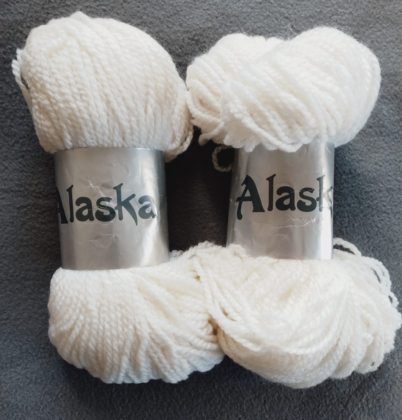Novita Alaska -lankaa 2 kerää (Väri 4083) :