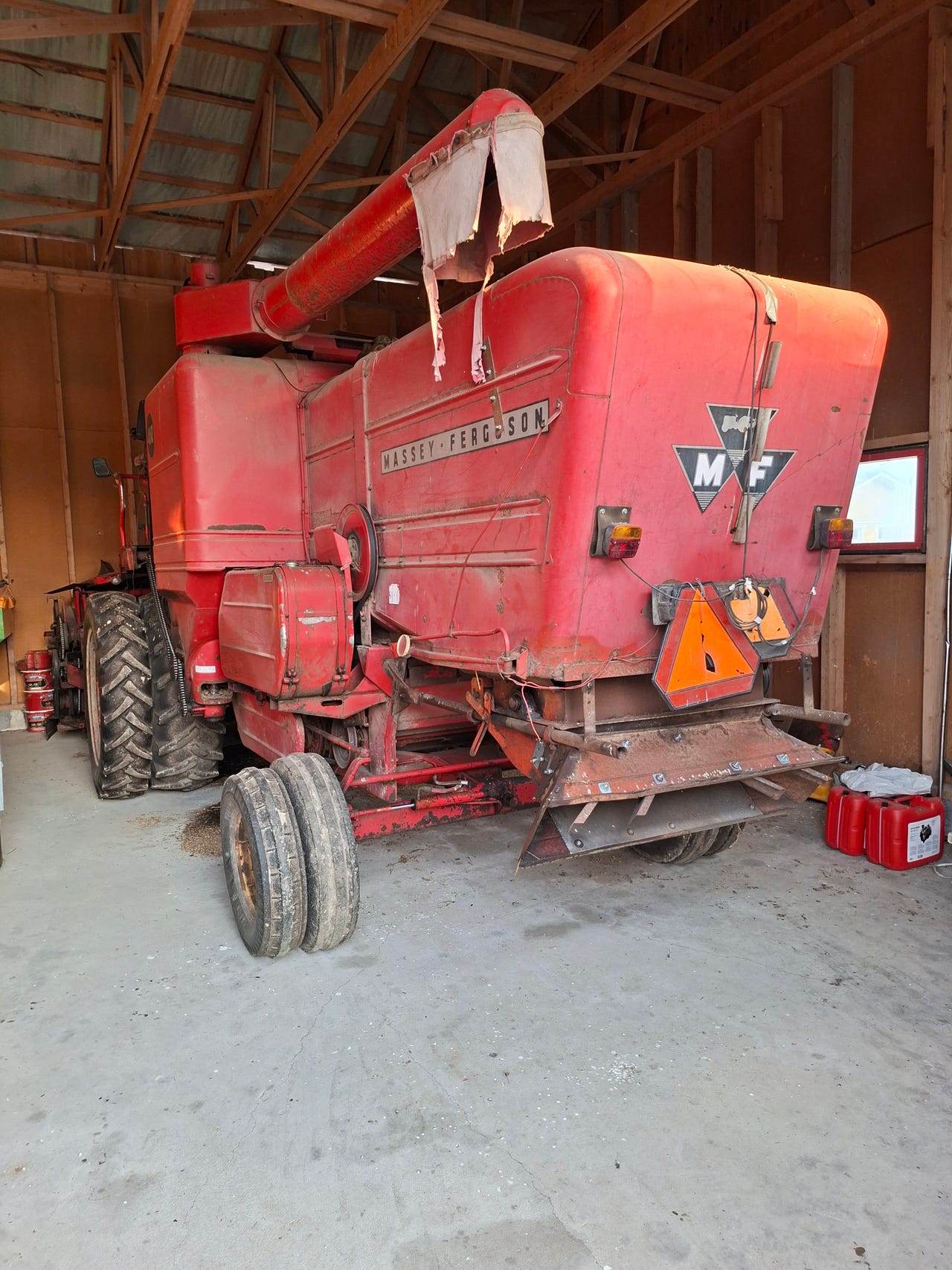 MF 410 Leikkuupuimuri