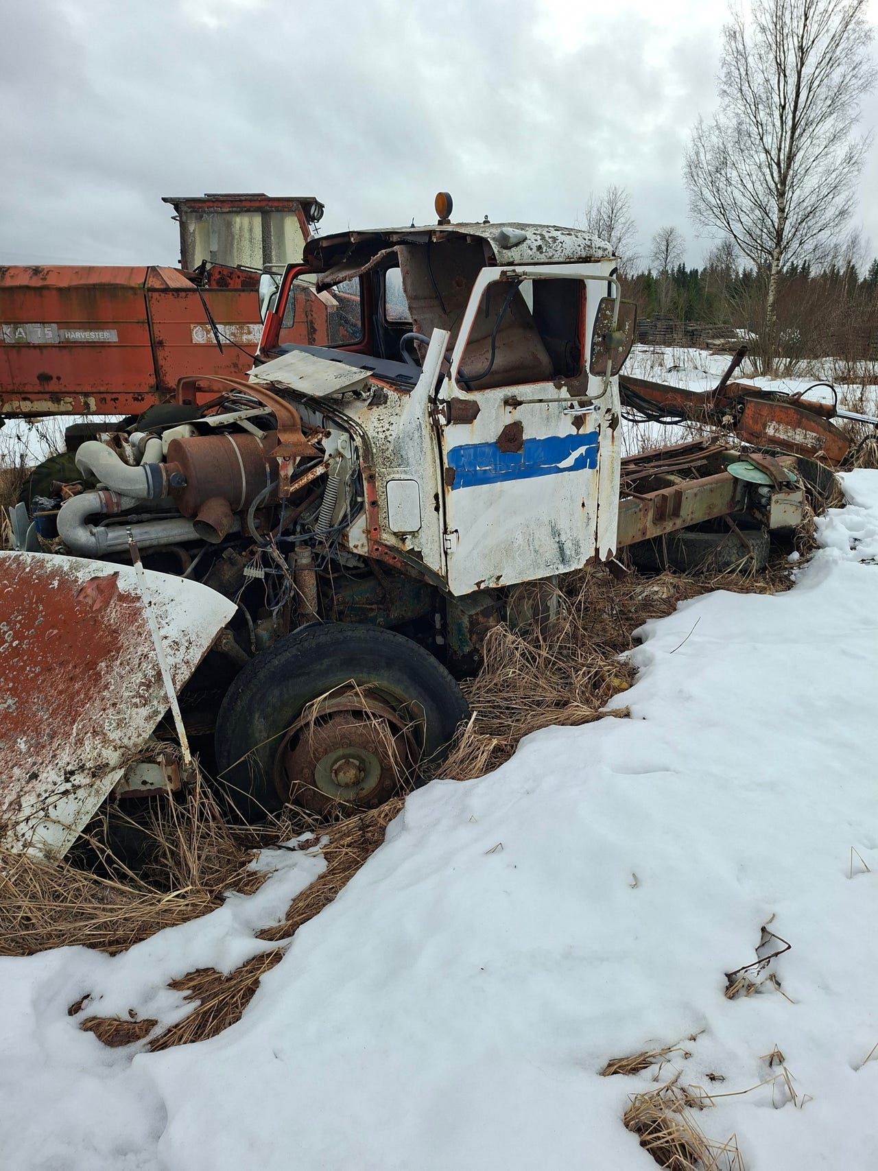 SCANIA 111 ja Kontio-Sisu varaosiksi