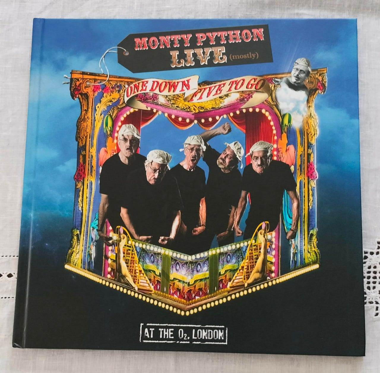 Monty Python Live at the O2 London Deluxe Edition DVD/Blu-ray + C