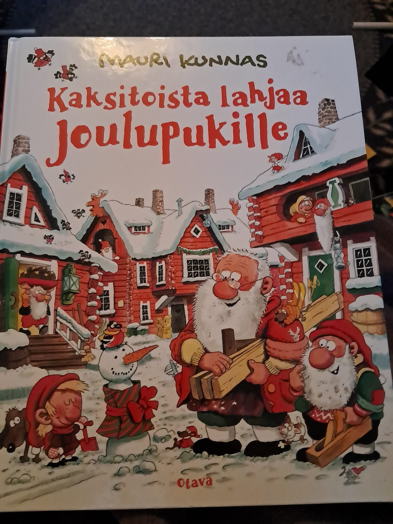 Mauri Kunnaksen Kaksitoista lahjaa joulupukille - kuvakirja lapsi