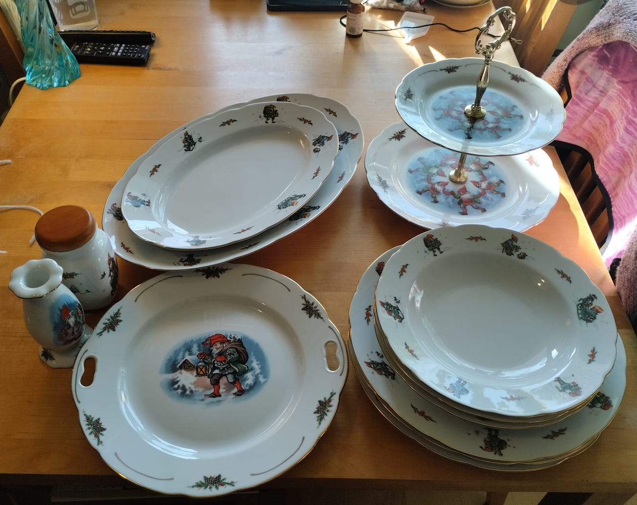 CHRISTINEHOLM PORCELAINE Exclusive Edition jouluastiastoa