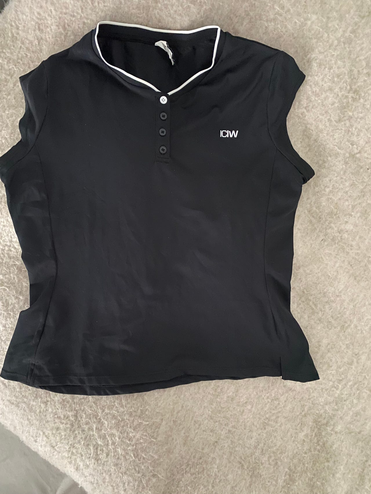 Sleeveless golf tennis top