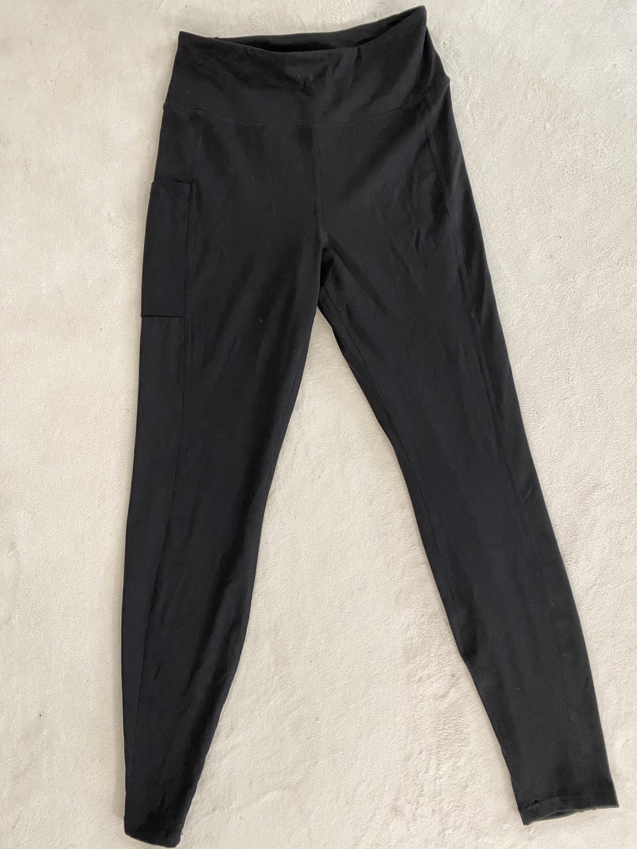 Mustat treenileggingsit