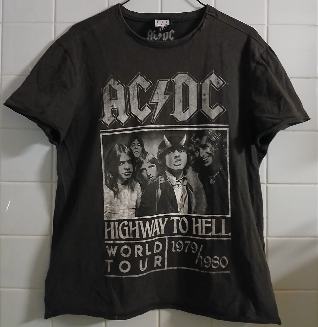 AC/DC t-paita (S)