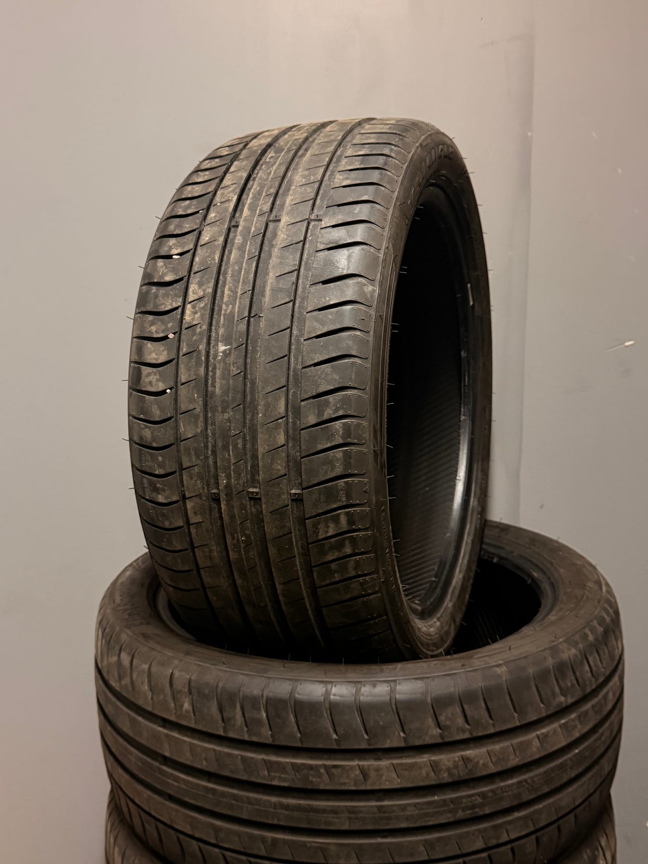 4kpl käytetyt 255/40R19 Triangle kesärenkaat