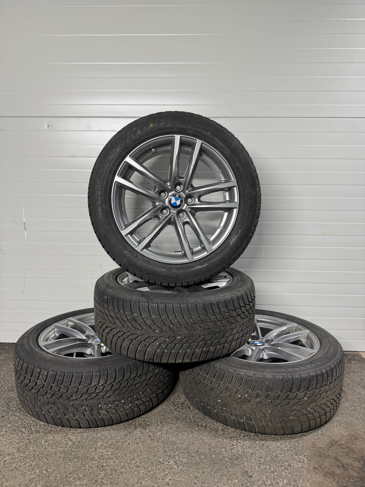 BMW OEM vanteet R17 Kitkarenkaat 225/50R17 Nokia