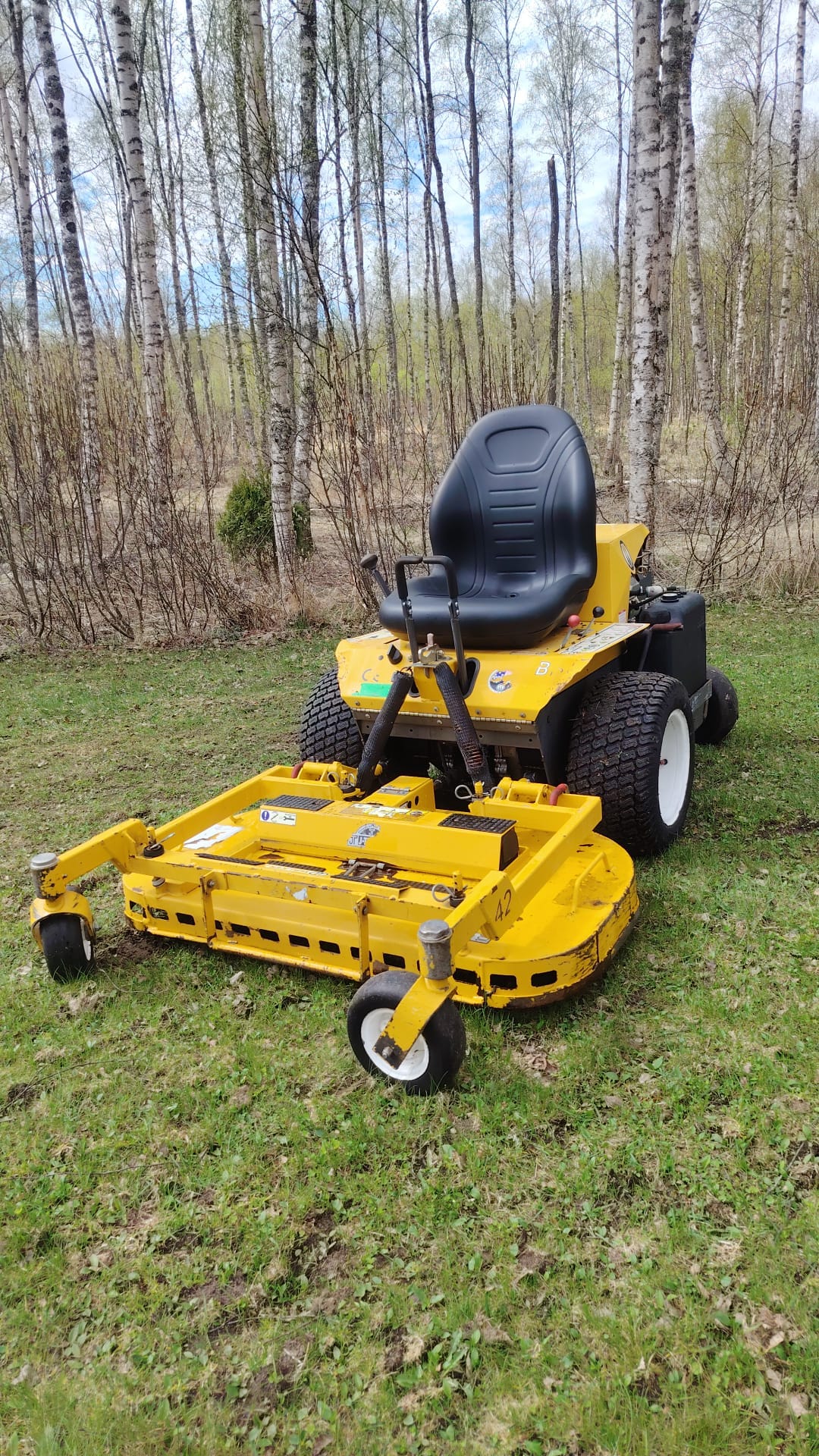 Walker ajoleikkuri keltainen