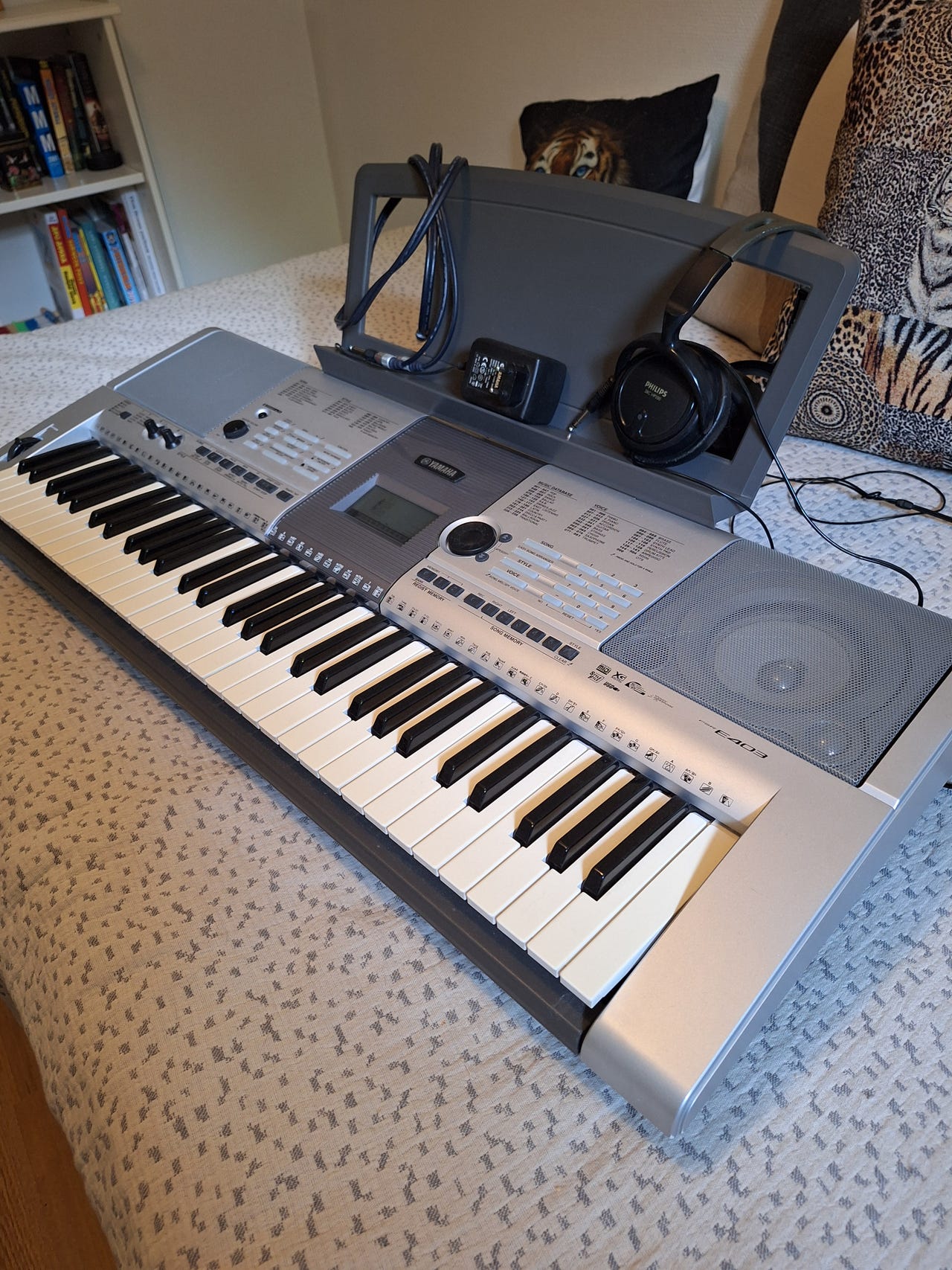 Yamaha kosketinsoitin harmaa