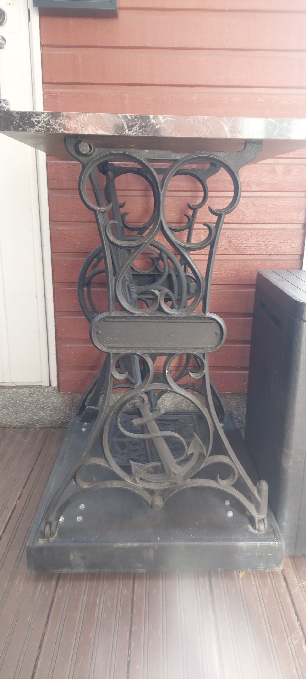 Valurautainen pöytä, hieno, meriaiheinen, painava