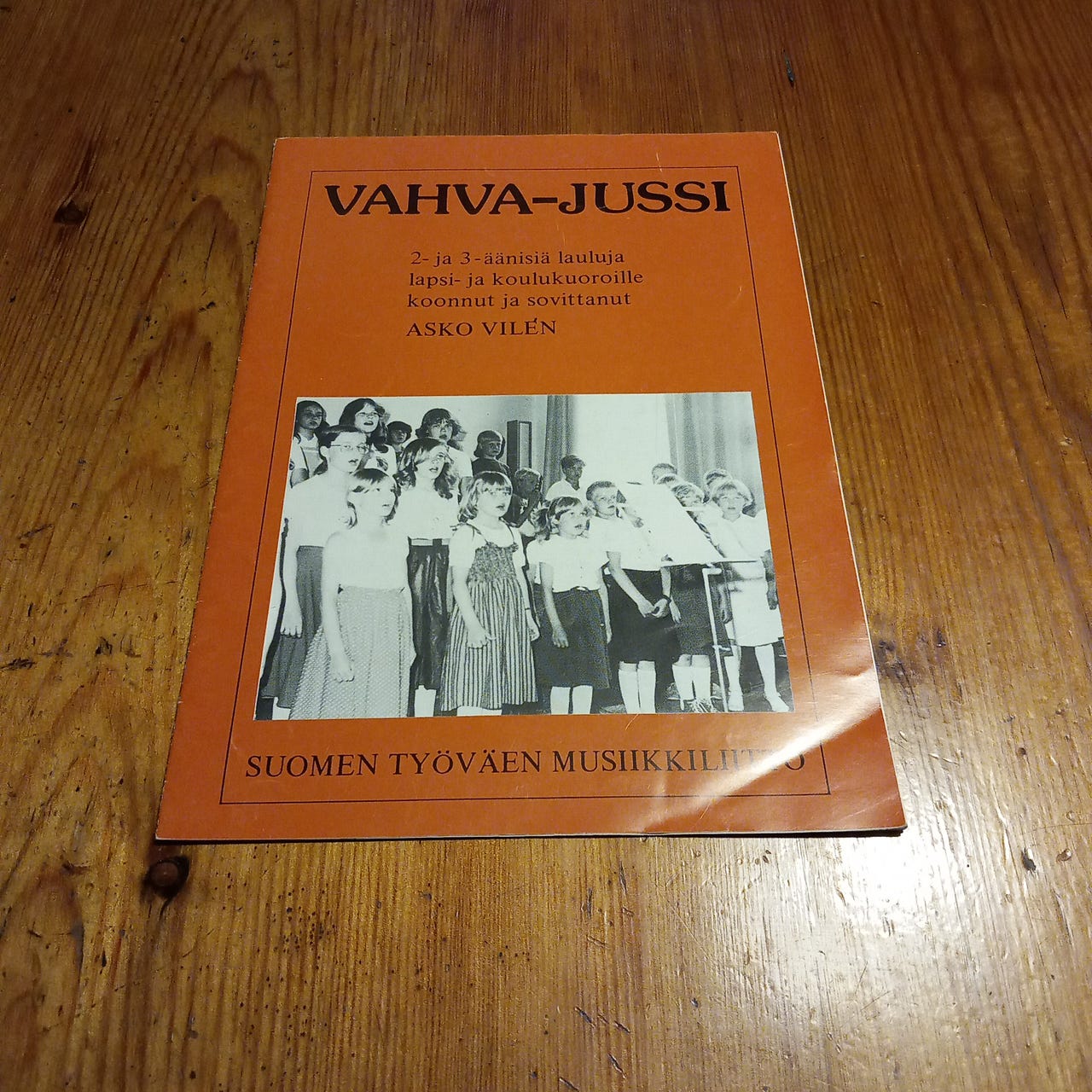 Vahva-Jussi : 2- ja 3-äänisiä lauluja lapsi- ja koulukuoroille –