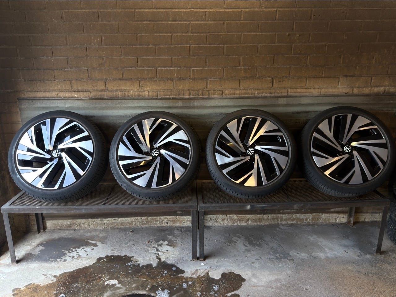 Outlet! - 21x8.5/9.0 VW ID.4 alumiinivanteet Pirellin kesärenkail