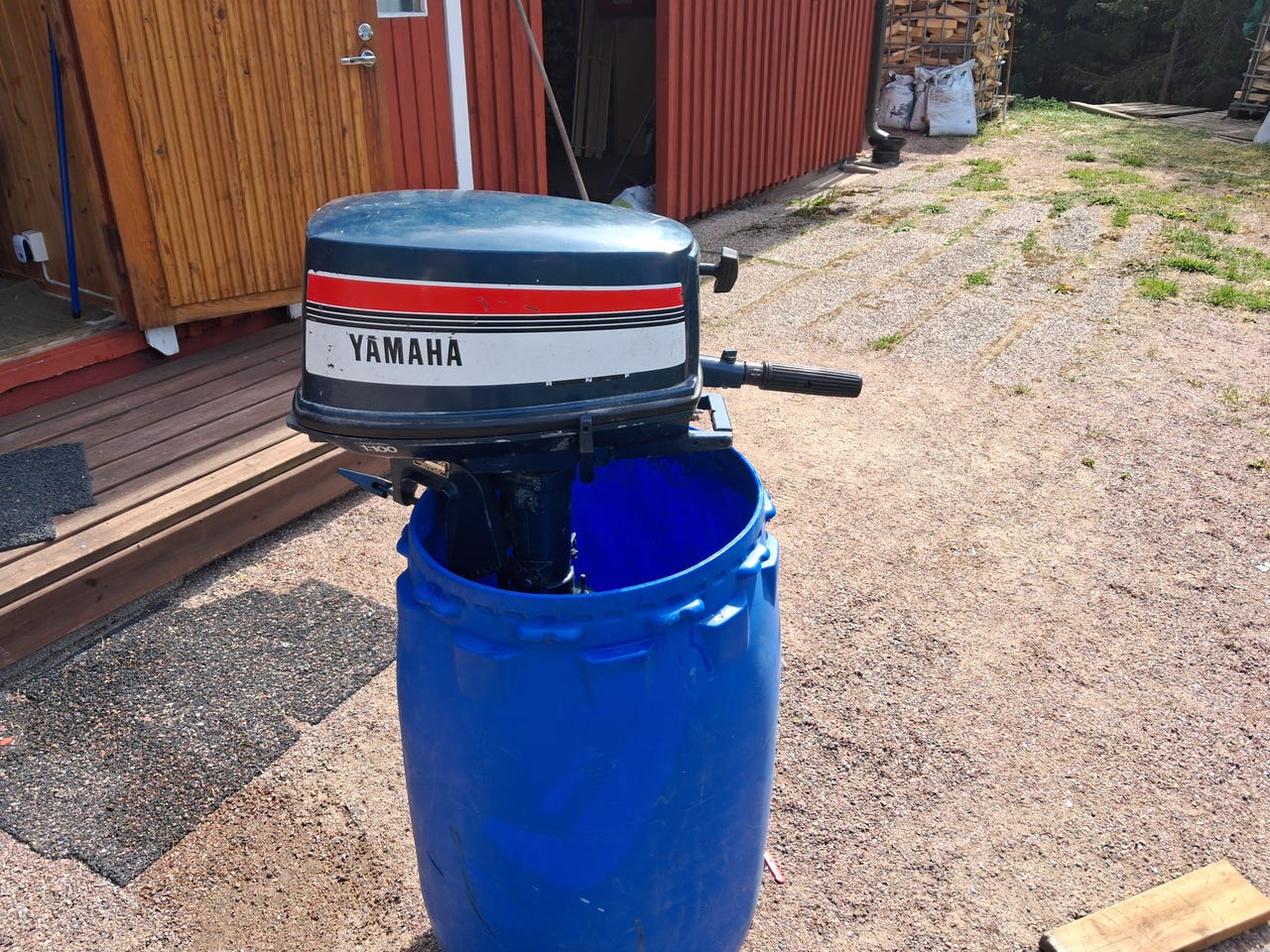 Myydään Vene ,perämoottori ja vene traileri