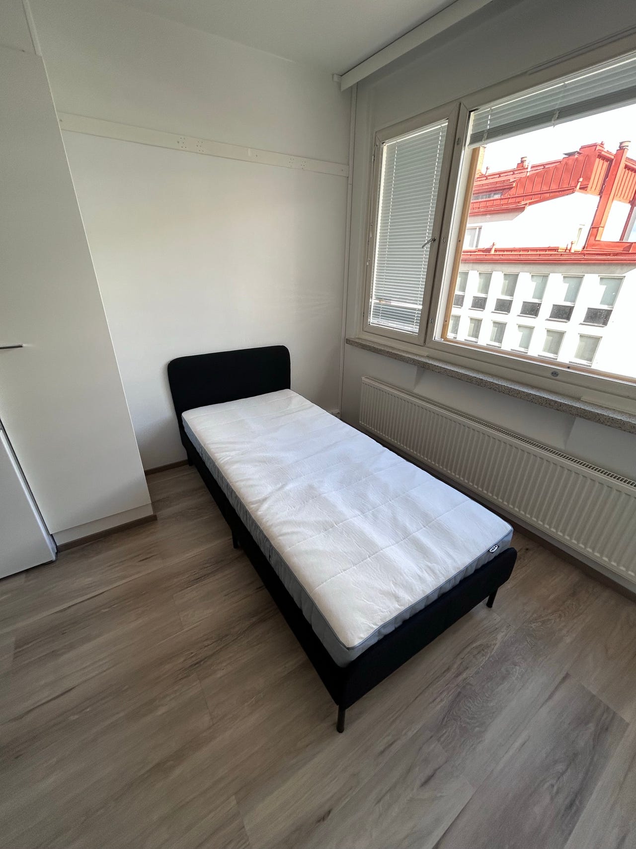 IKEA sänky ja patja 80x200 cm musta