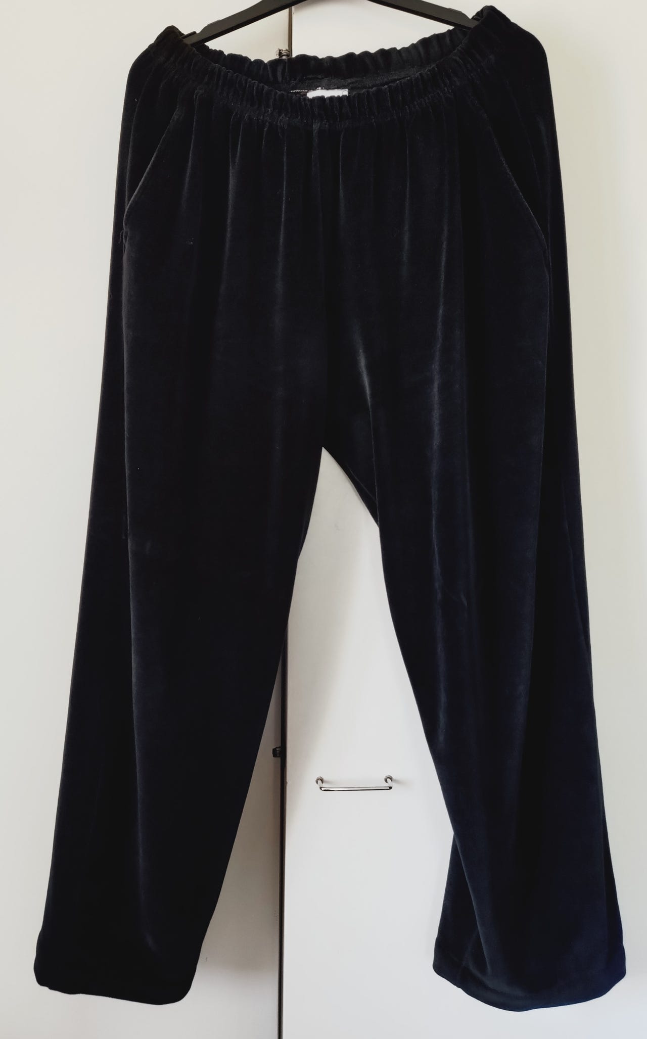 Finnwear mustat veluurihousut, koko L (vähän käytetyt / juhlakäyt
