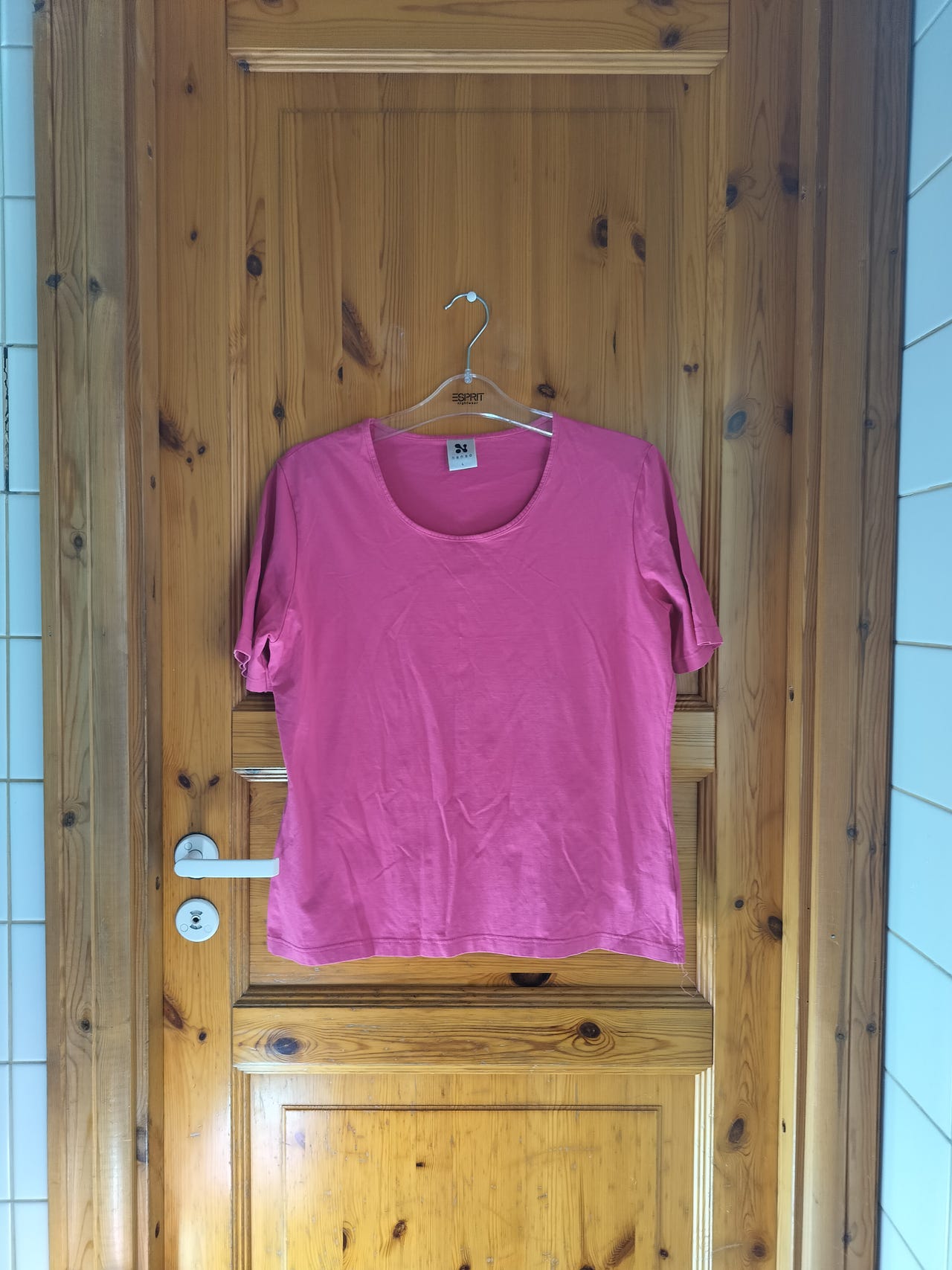 Myydään pinkki Nanson t-paita