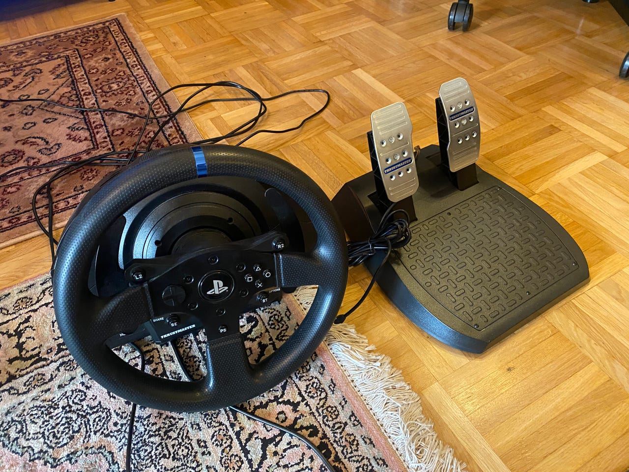 Thrustmaster T300 RS ratti ja polkimet