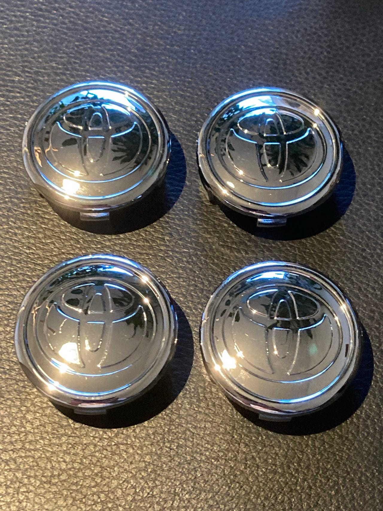 Keskimerkit Toyotan vanteisiin 57mm