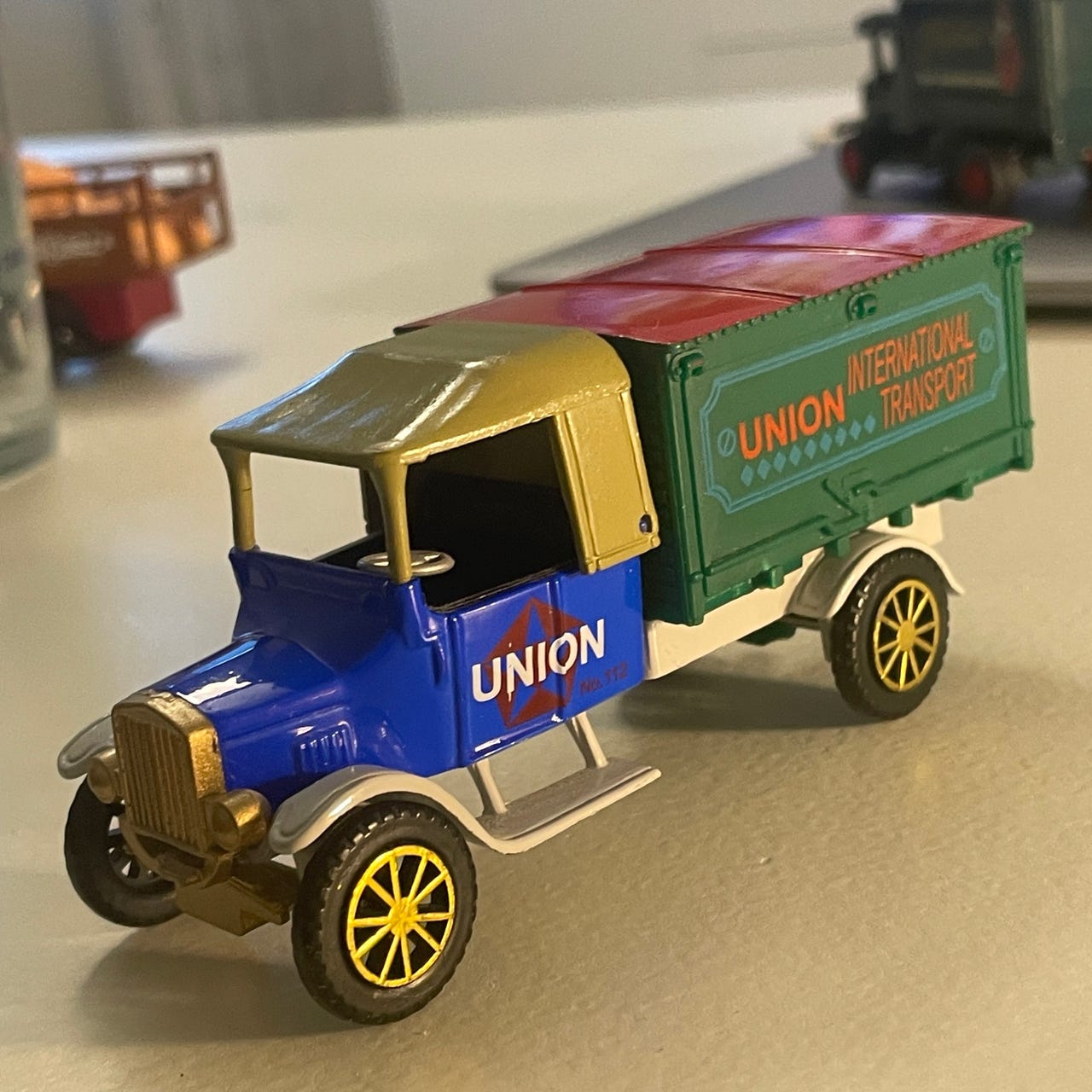 T-FORD Pienoismalli 1:43 kuorma-auto metallinen