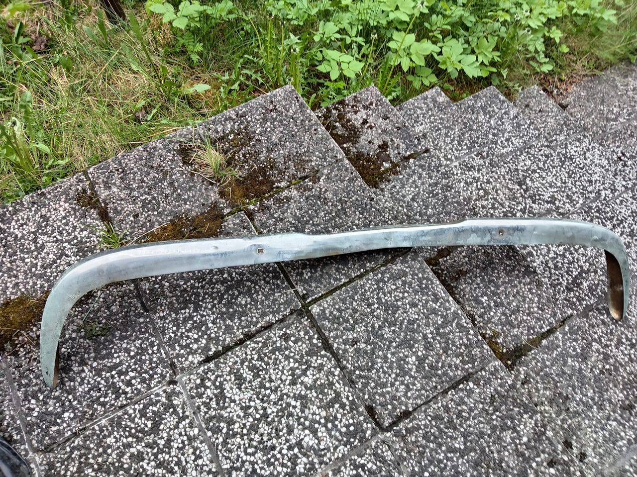Vintage metallinen spoileri Toyota Corolla Sprinter/kuplaVolkkari