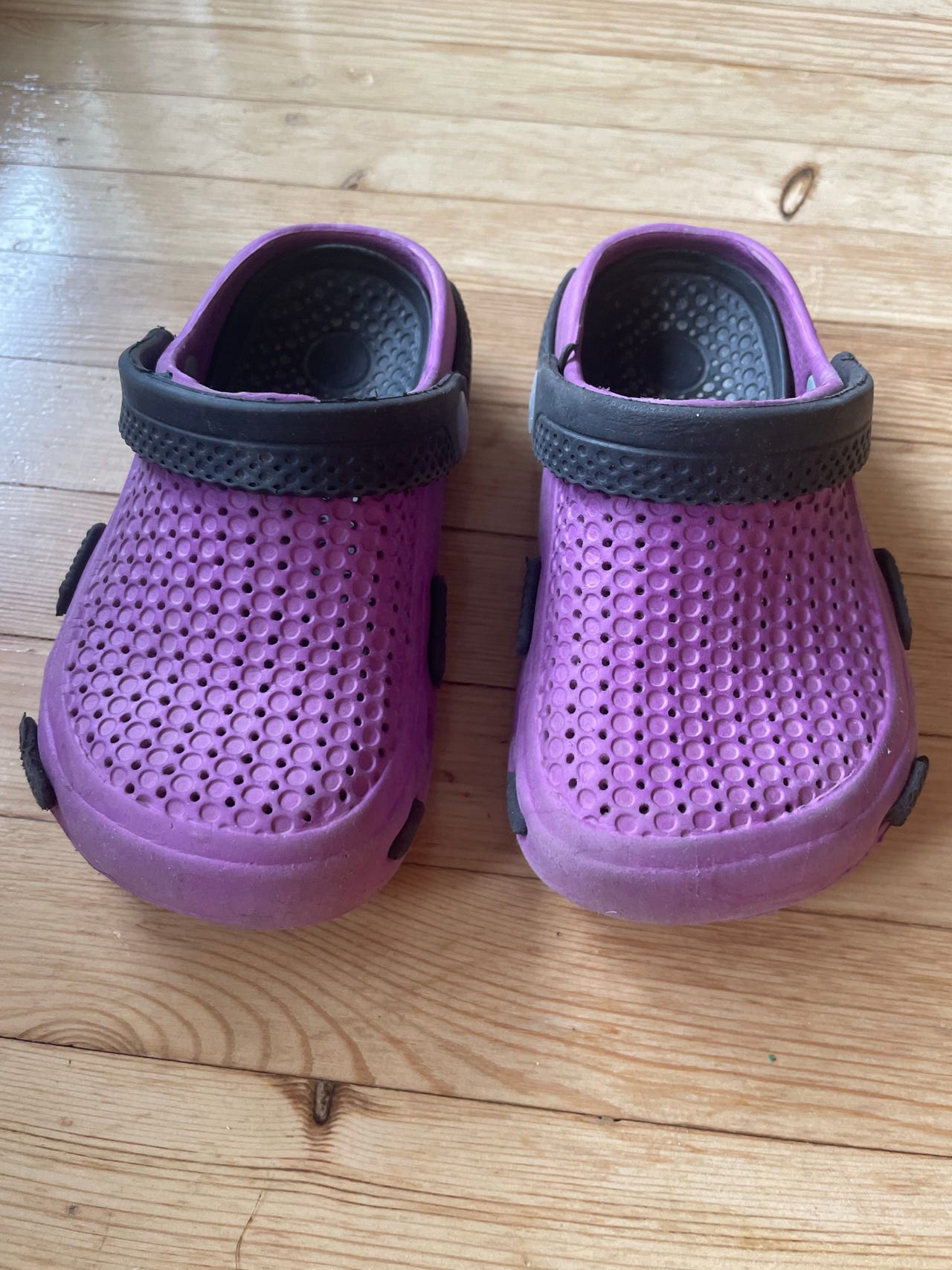 Lasten crocs-tyyppiset sandaalit koossa 25
