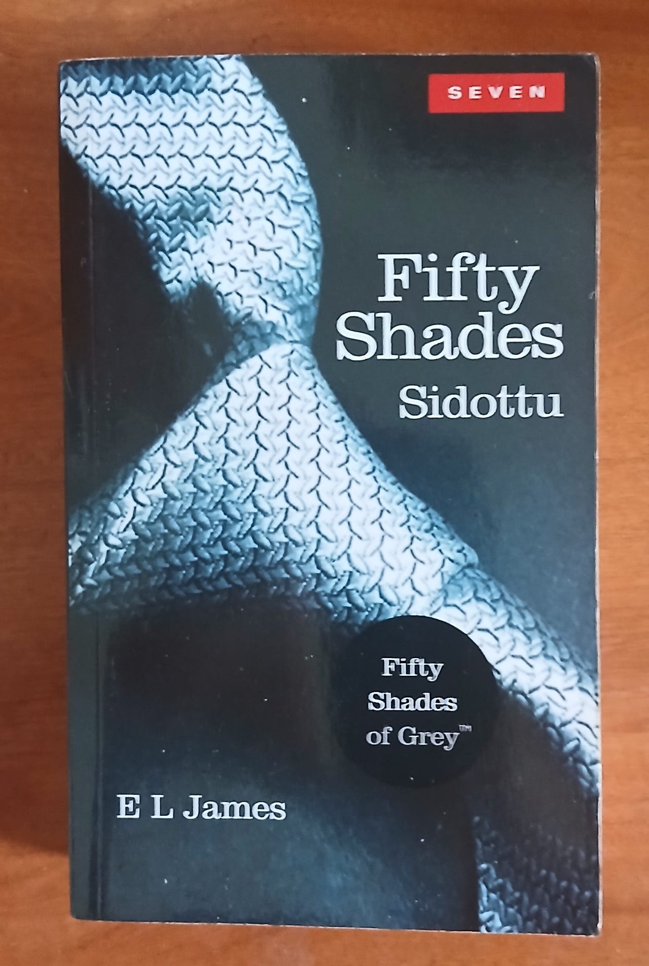 E. L. James Fifty Shades 1 : SIDOTTU Otava / Seven 2p 2012
