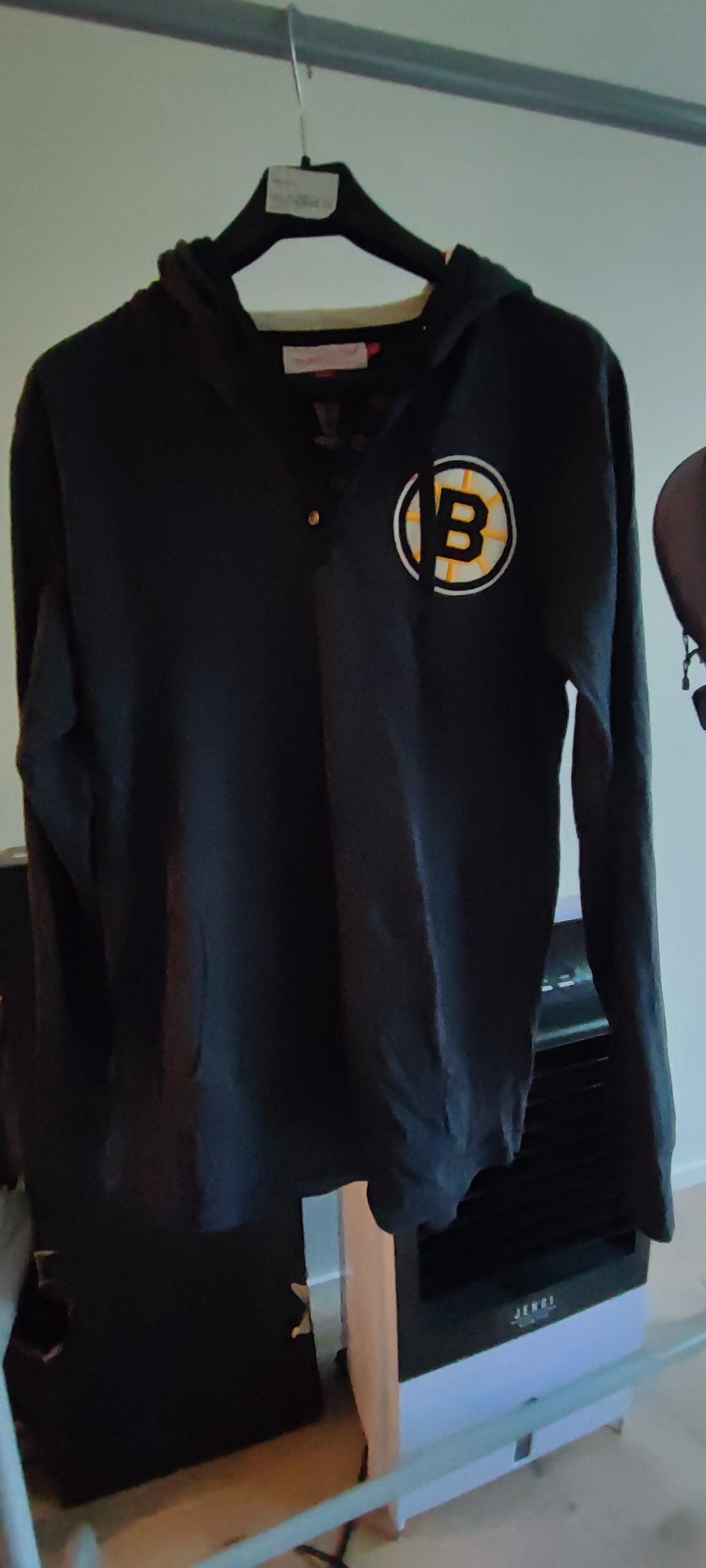 Käyttämätön Boston Bruins NHL kevythuppari