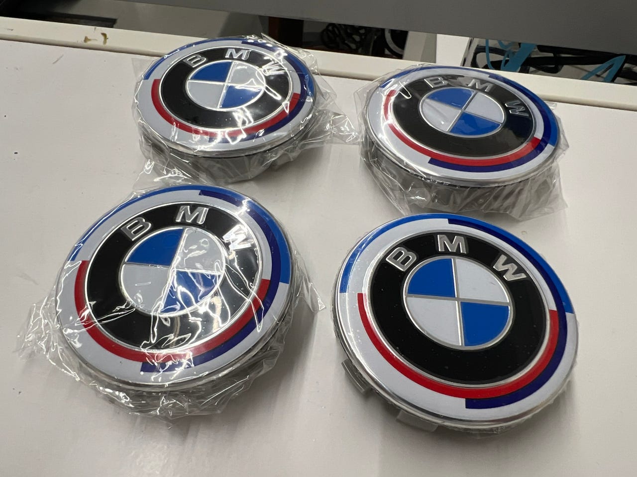 BMW vanteiden juhlavuosi keskikupit (68mm) 4 kpl