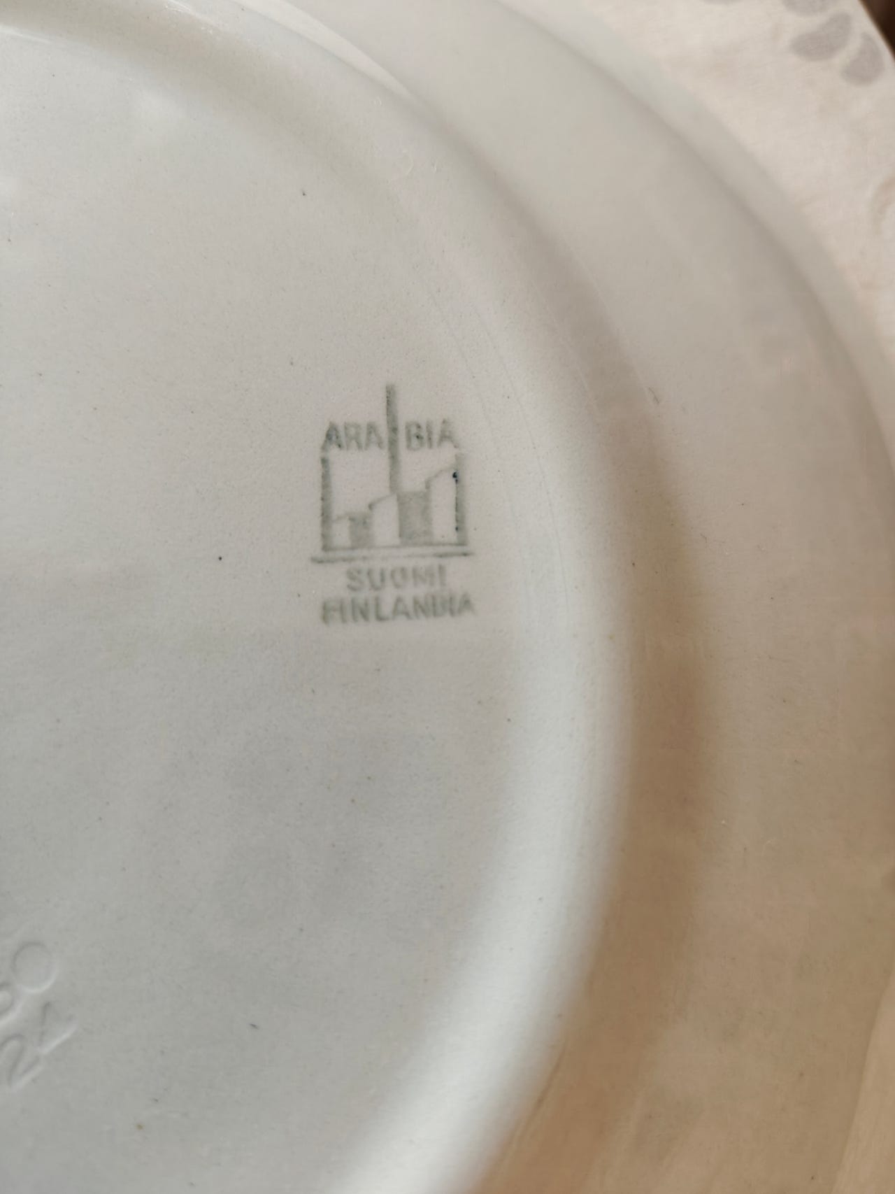 Arabia "kulta-pekka" astiasto