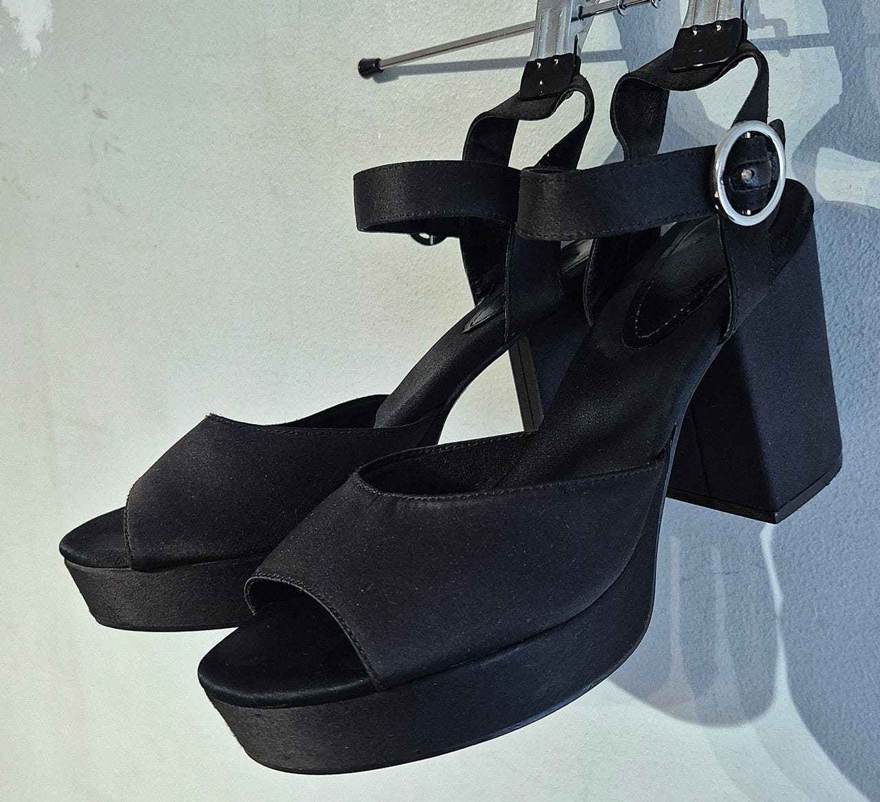 H&M mustat platform-korkosandaalit, koko 40