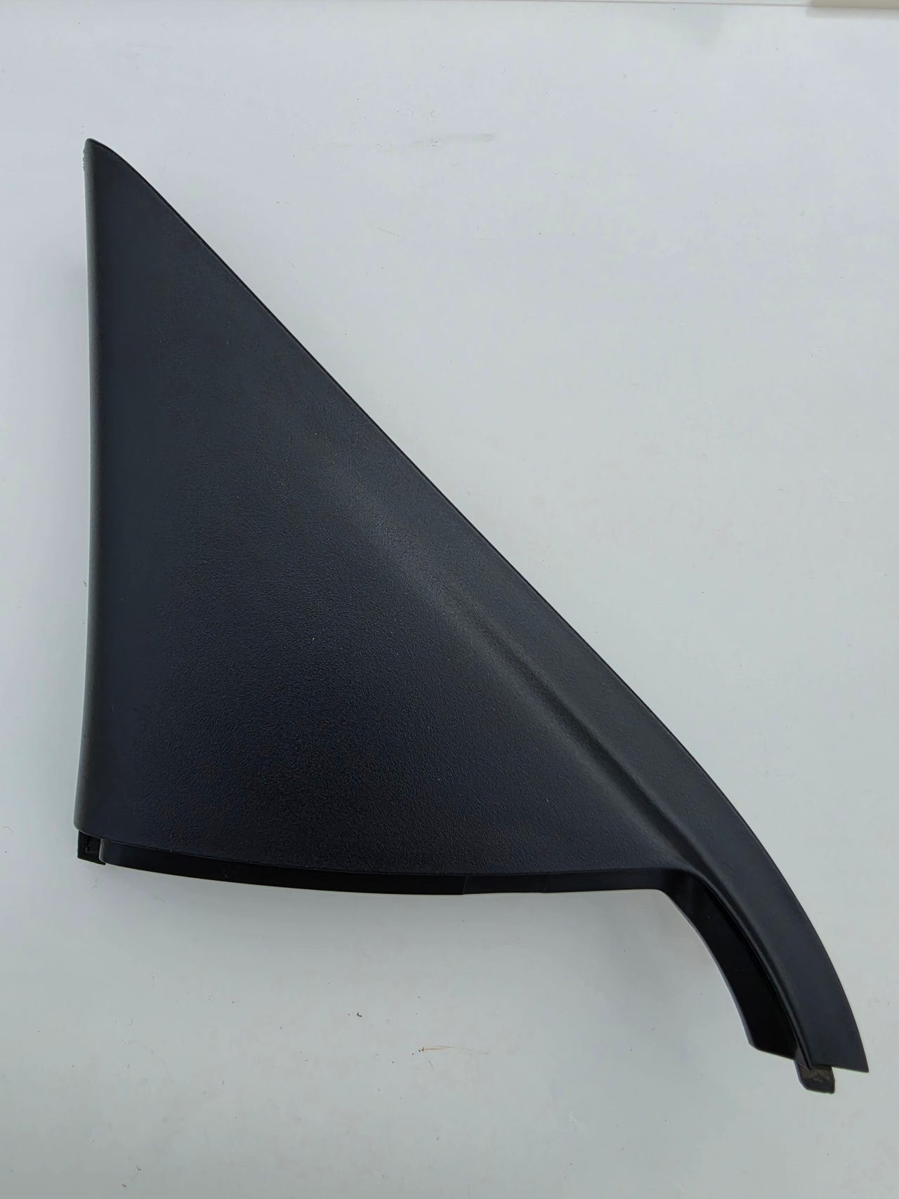 Sivupeilin sisäpuolen kolmiomuovi vasen (OEM) – Honda Accord 2003