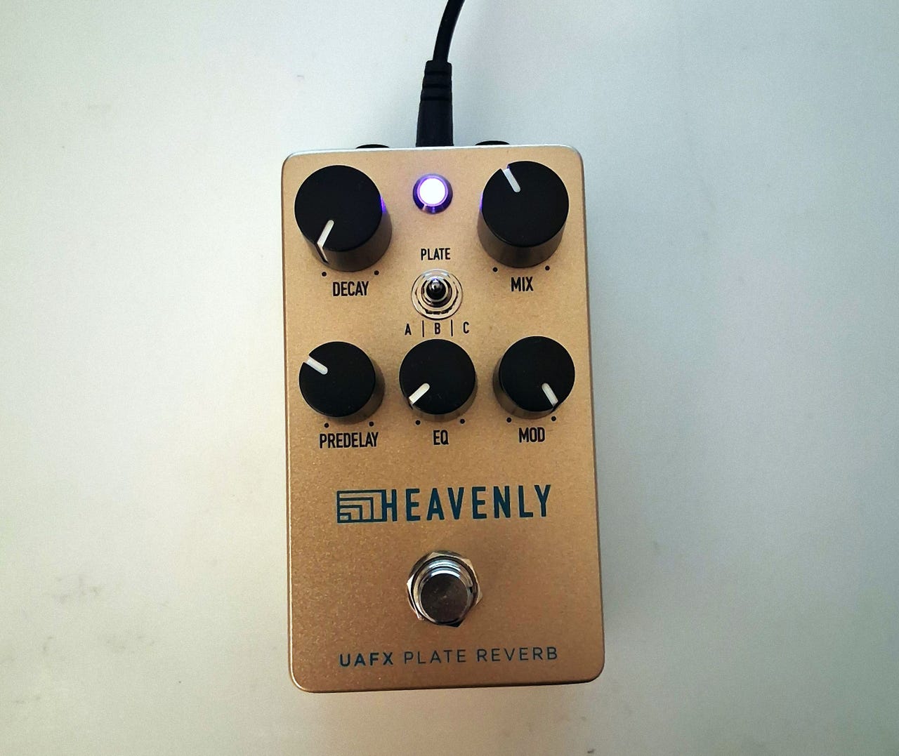 Universal Audio UAFX Heavenly Plate Reverb -pedaalimuodossa | Tori