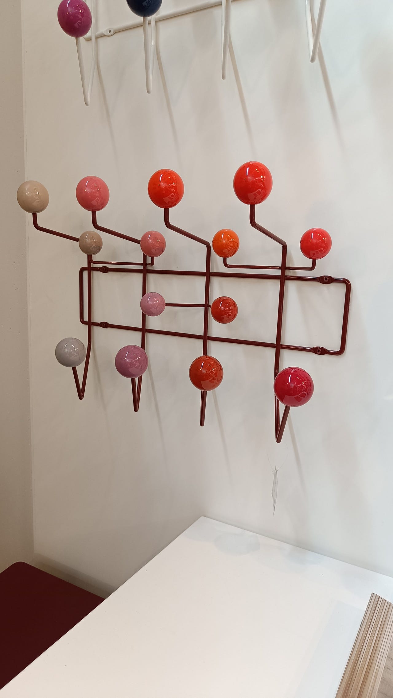 Vitra, Hang it all-naulakko  (ovh:315e)