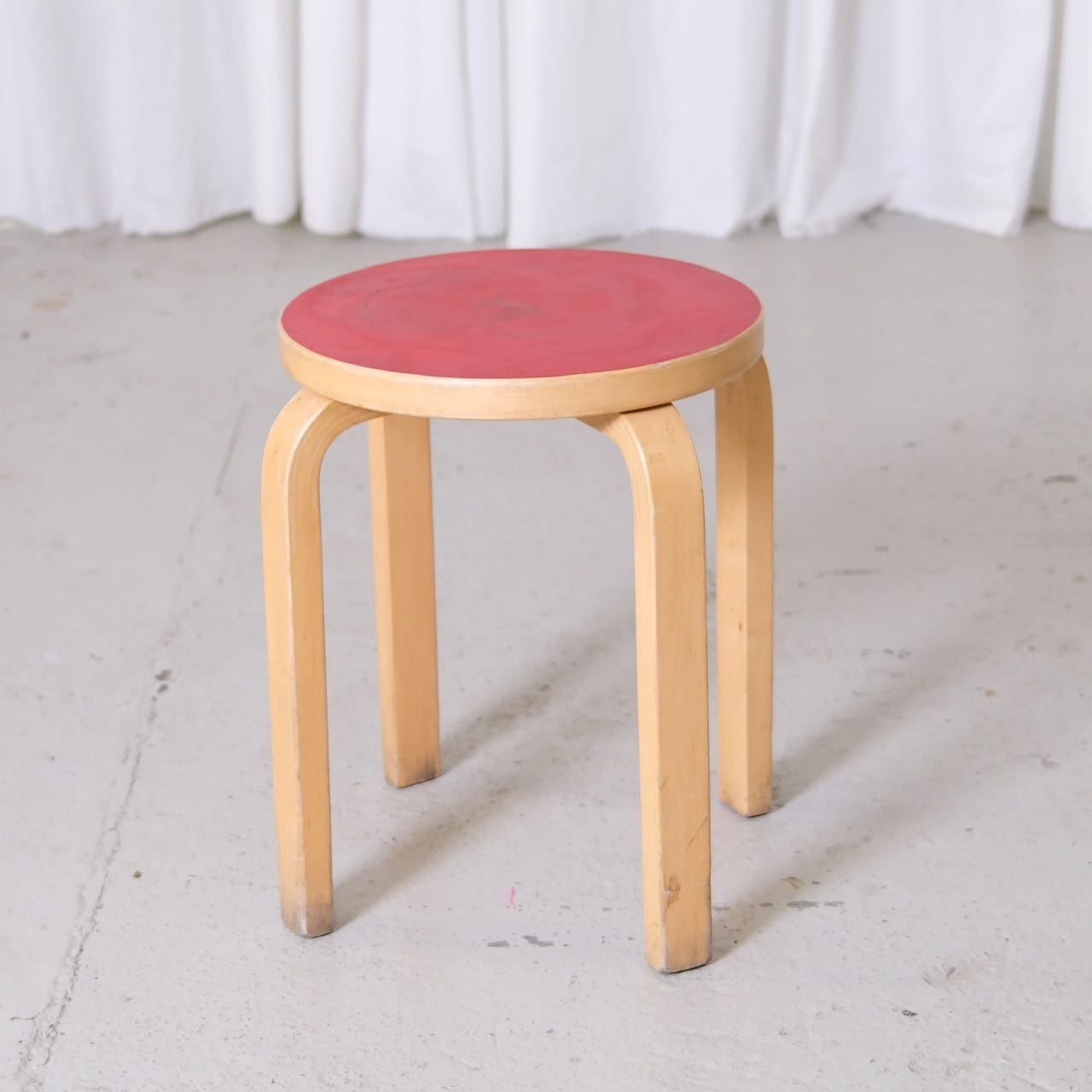 Alvar Aalto Artek E60 jakkara