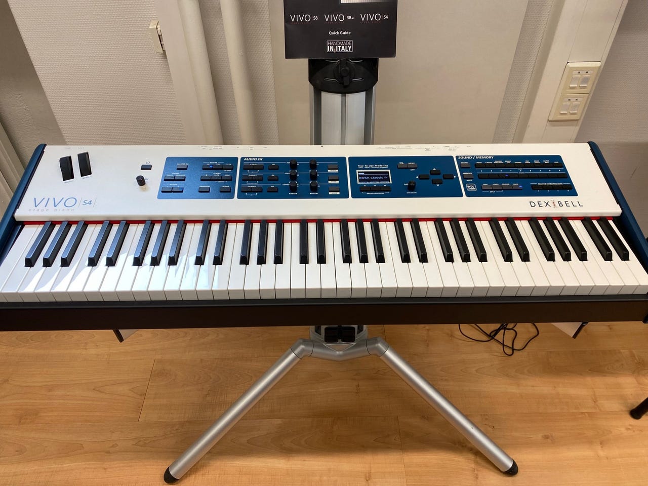 Dexibell S4 Stage Piano Käsintehty Italia (ei vaihtokauppaa)
