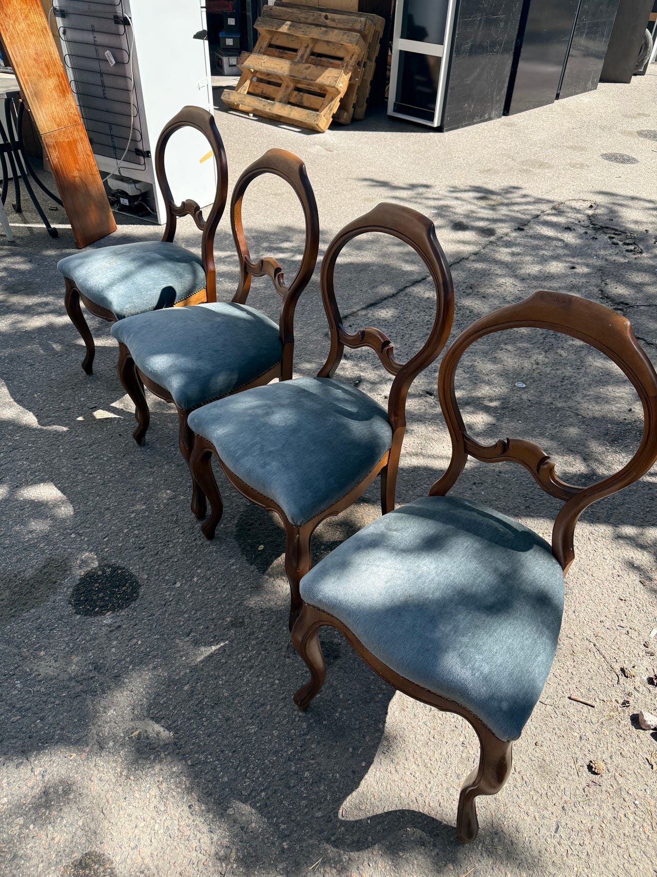 Myydään 4kpl rokokoo vintage tuoleja!