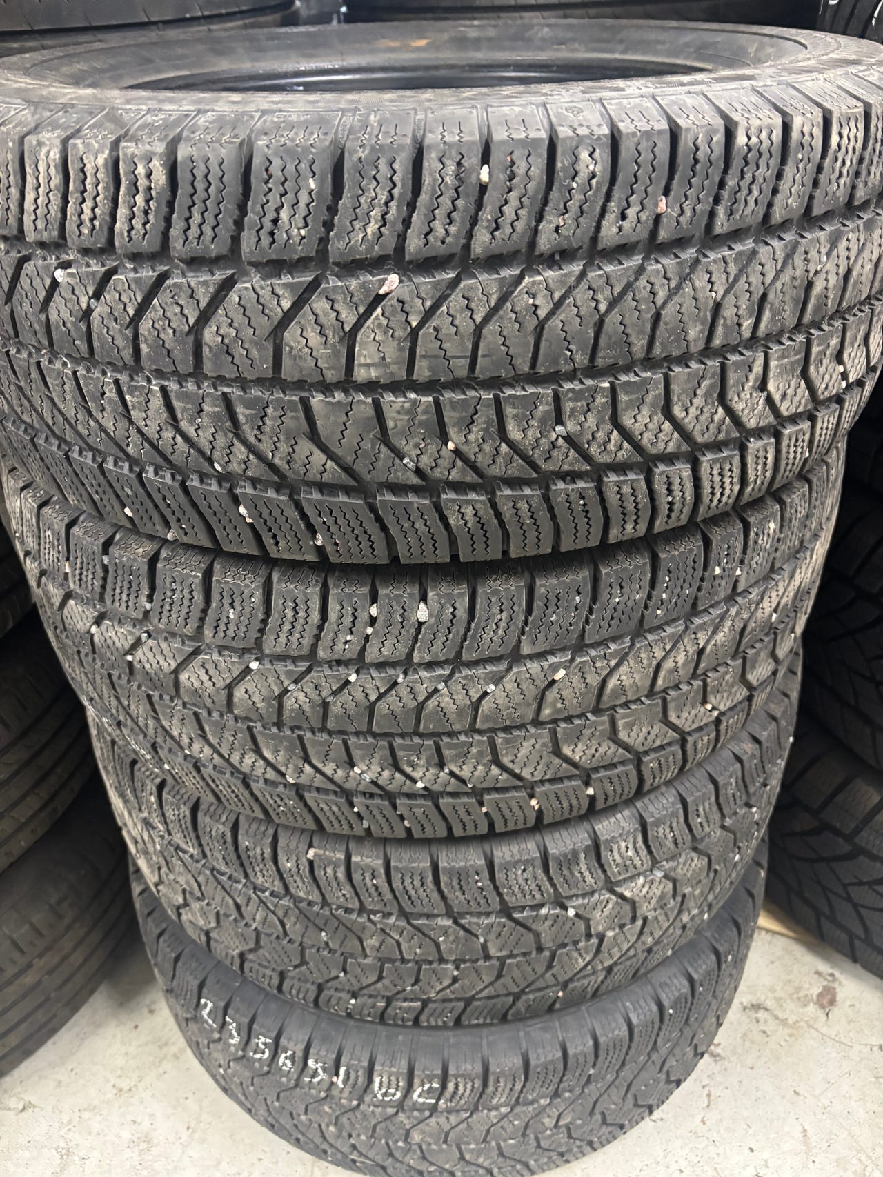235/65R16C Continental kitka